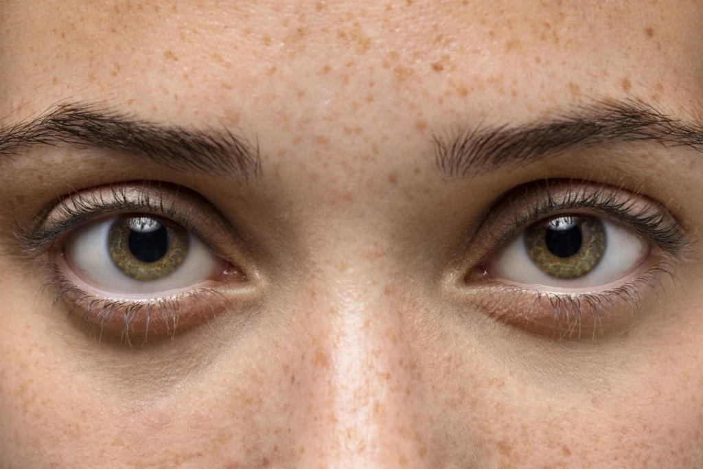 front-view-woman-with-green-eyes.jpg
