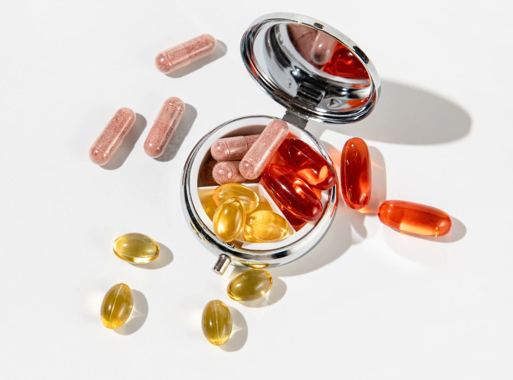 капсулы и таблетница.jpg